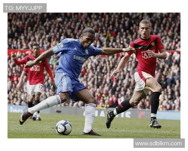 足球射门绝技合集：顶级球星精彩瞬间与破门时刻回顾